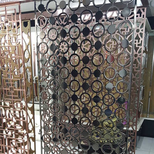 鄭州市河南鑫馬不銹鋼制品有限公司制作的不銹鋼花格隔斷屏風.jpg 鄭州市河南鑫馬不銹鋼制品有限公司制作的不銹鋼花格隔斷屏風.jpg