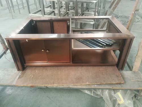 鄭州市河南鑫馬不銹鋼制品有限公司制作玫瑰金不銹鋼茶幾現(xiàn)場